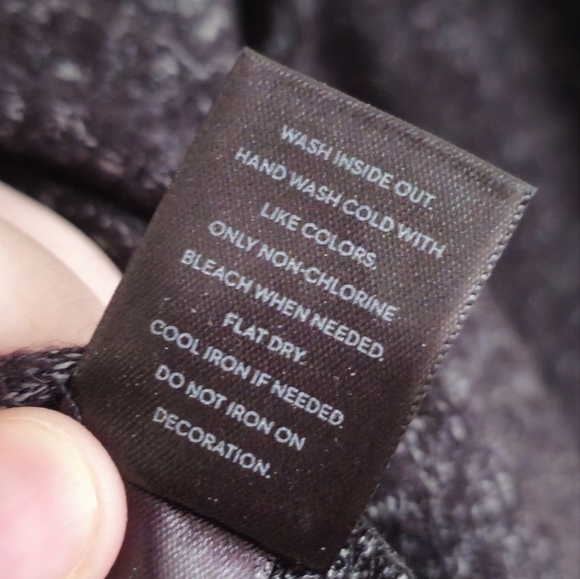 Simply Vera Wang Grey Sweater Embellished Rhinestone Neckline Size Large - Picture 7 of 8